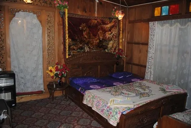 Classic Üç Kişilik Oda