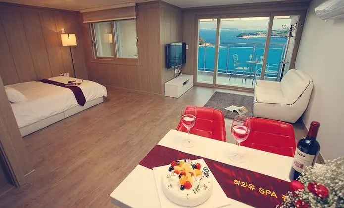 A201 - Extra person charge on site more than 2 people