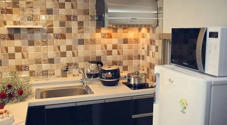 A201 - Extra person charge on site more than 2 people