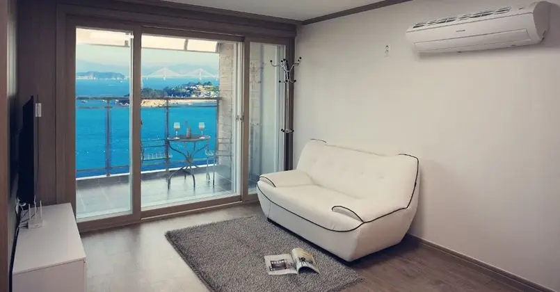 A201 - Extra person charge on site more than 2 people