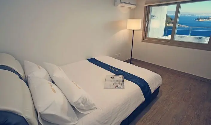 A301 - Extra person charge on site more than 2 people