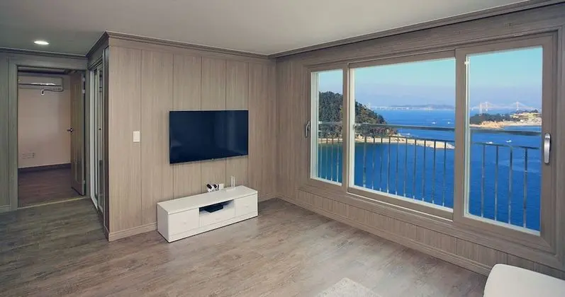 A301 - Extra person charge on site more than 2 people