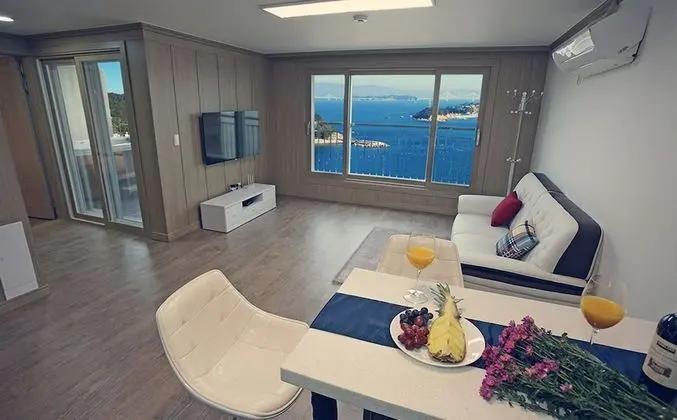 A302 - Extra person charge on site more than 2 people