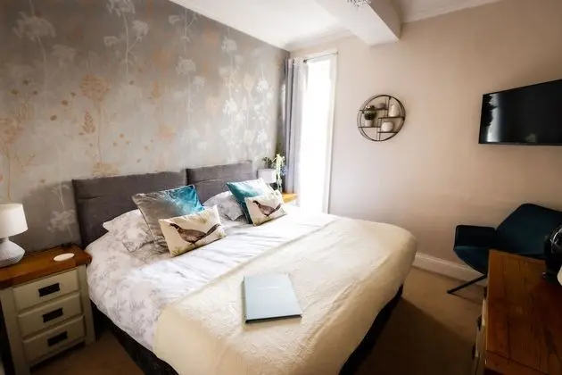 Tek Büyük veya İki Ayrı Yataklı Oda, Banyolu/Duşlu