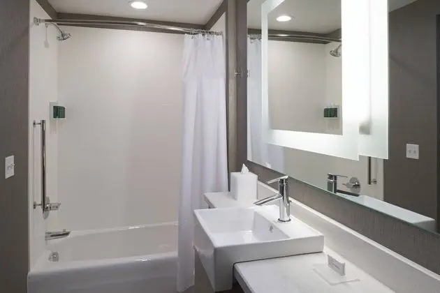 Süit, Birden Çok Yatak (Mobility/Hearing Accessible, Tub)