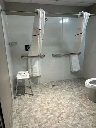 Superior Oda, 1 En Büyük (King) Boy Yatak, Engellilere Uygun, Sigara İçilmez (Roll-In Shower)