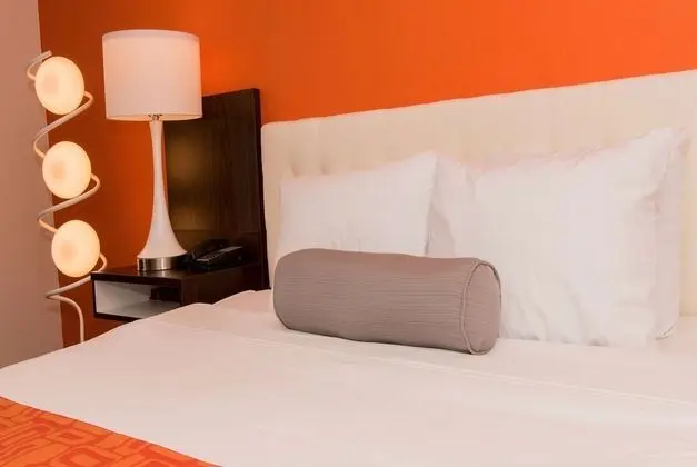 Oda, 1 Büyük (Queen) Boy Yatak, Engellilere Uygun, Sigara İçilmez (Mobility Accessible)