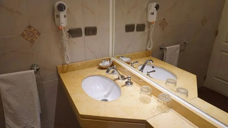 Oda, 2 Tek Kişilik Yatak, Sigara İçilmez