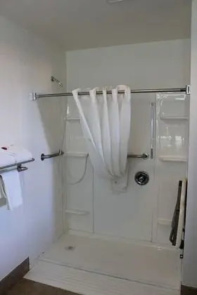 Oda, 1 En Büyük (King) Boy Yatak, Engellilere Uygun, Sigara İçilmez (Mobility Accessible)