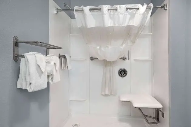 Oda, 1 En Büyük (King) Boy Yatak, Engellilere Uygun, Sigara İçilmez (Mobility Accessible)