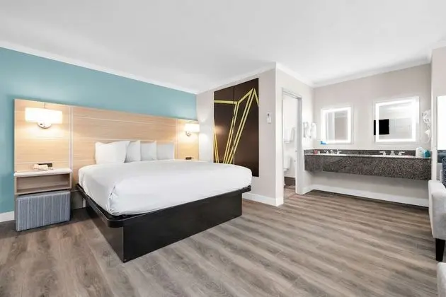 Süit, 1 En Büyük (King) Boy Yatak, Sigara İçilmez, Şömine (Walk-in Shower;with Sofabed)