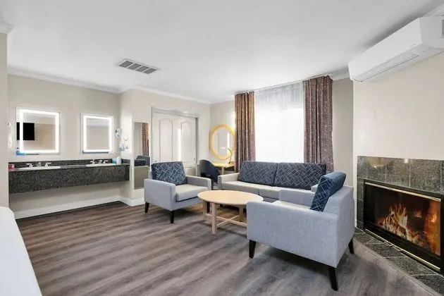 Süit, 1 En Büyük (King) Boy Yatak, Sigara İçilmez, Şömine (Walk-in Shower;with Sofabed)