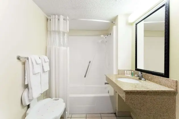 Oda, 2 Çift Kişilik Yatak, Engellilere Uygun, Küvet (Mobility/Hearing, Grab bars)