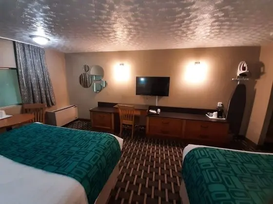 Oda, 2 Büyük (Queen) Boy Yatak, Sigara İçilmez, Havuz Manzaralı