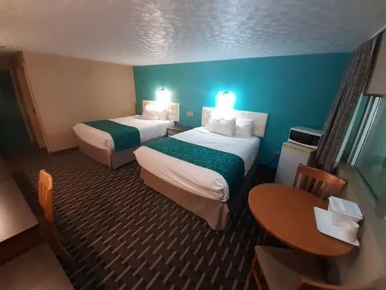 Oda, 2 Büyük (Queen) Boy Yatak, Sigara İçilmez, Havuz Manzaralı