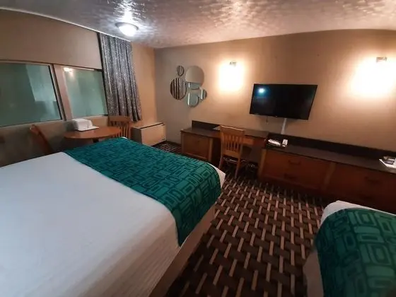 Oda, 2 Büyük (Queen) Boy Yatak, Sigara İçilmez, Havuz Manzaralı