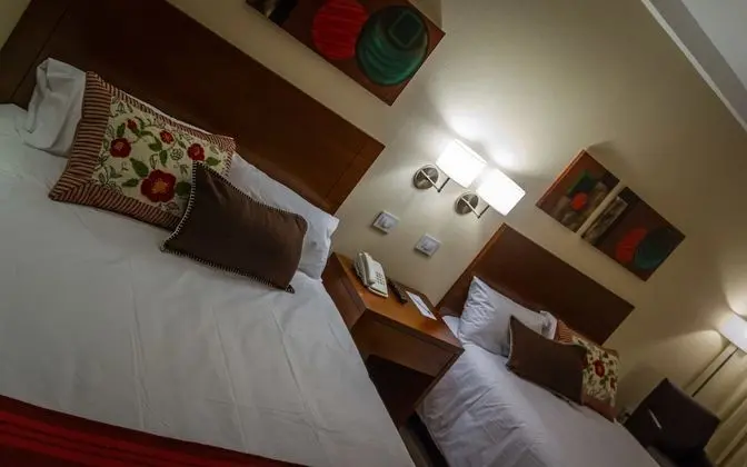 Oda, 2 Çift Kişilik Yatak, Sigara İçilmez