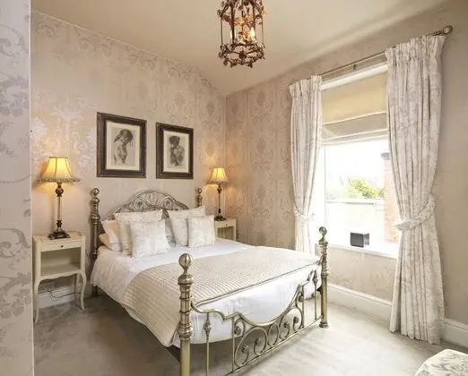 Luxury Tek Büyük Yataklı Oda