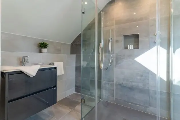Premier Ev, Özel Banyo, Göl Manzaralı (Howe Top)