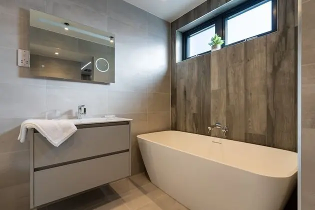 Premier Ev, Özel Banyo, Göl Manzaralı (Howe Top)