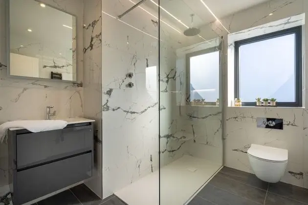 Premier Ev, Özel Banyo, Göl Manzaralı (Howe Top)