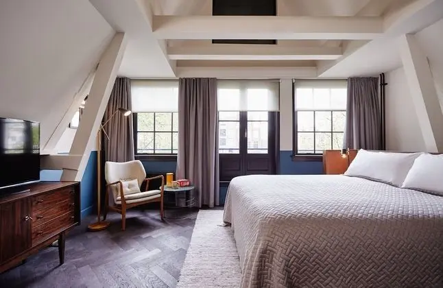 Roomy with canal view
