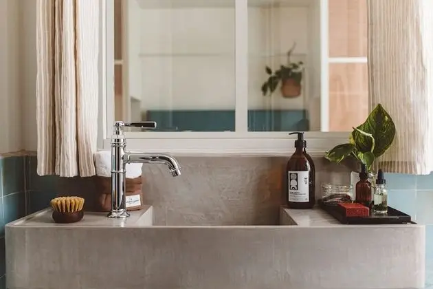 Standard Tek Büyük Yataklı Oda (Working HOY)