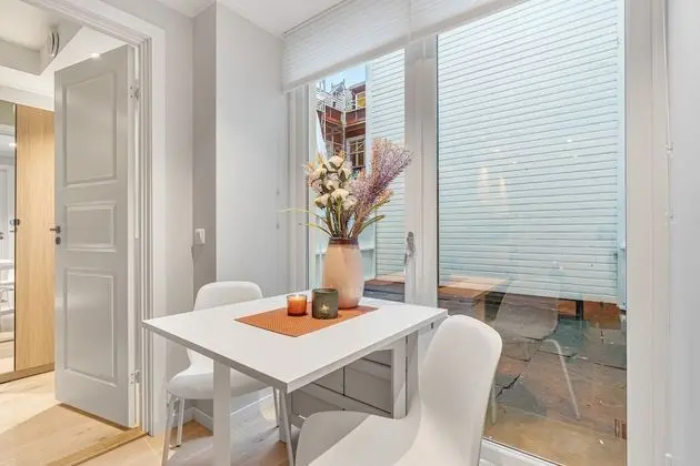 2 bedroom apartment, lower floor
