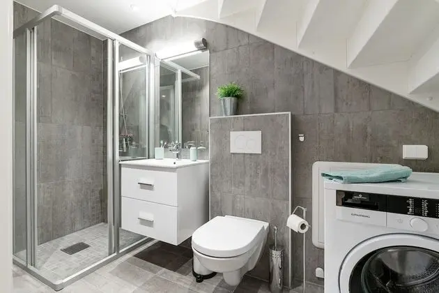 2 bedroom apartment, lower floor