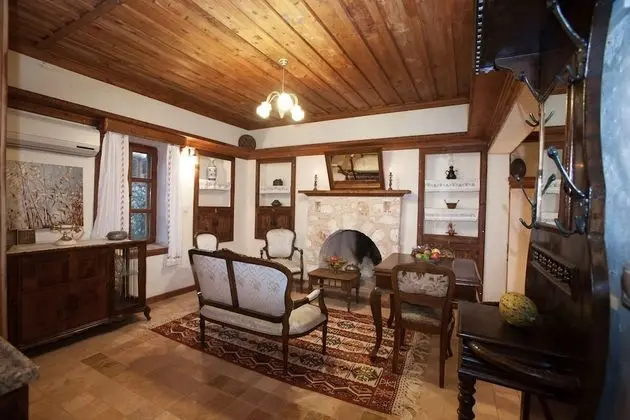 Art Studio With Kitchen
