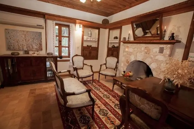 Art Studio With Kitchen