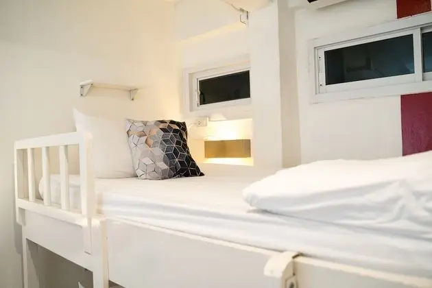 4 Bunk Beds Mixed Dorm