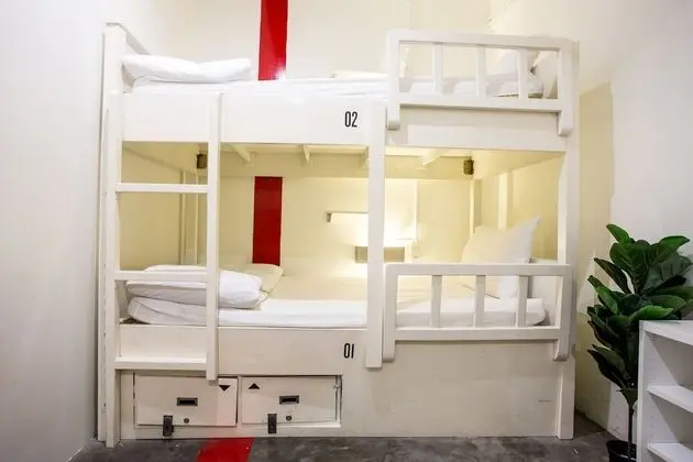 4 Bunk Beds Mixed Dorm
