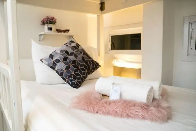 6 Bunk Beds Lady Dorm