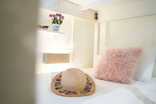 6 Bunk Beds Lady Dorm