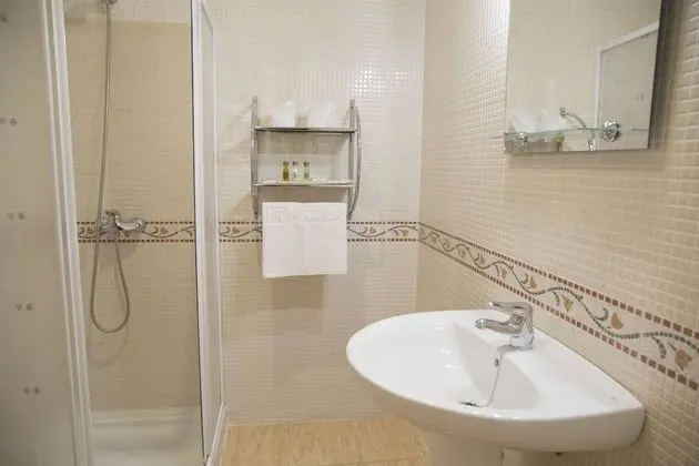 Tek Büyük Yataklı Oda, Balkon, Dağ Manzaralı