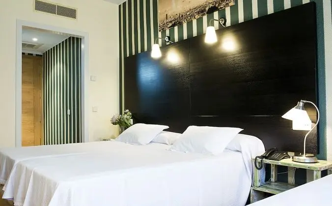 Üç Kişilik Oda, 3 Tek Kişilik Yatak