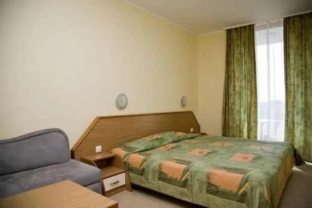 Büyük Yataklı Tek Kişilik Oda, Balkon, Park Manzaralı