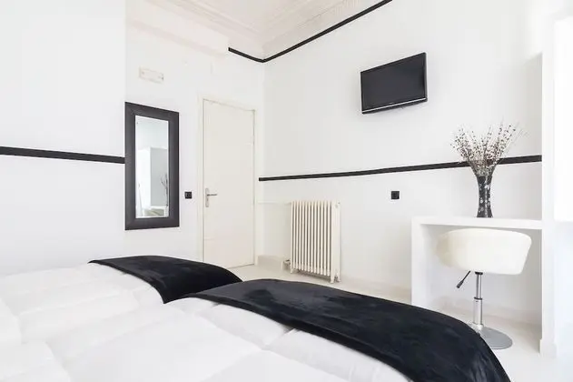 İki Ayrı Yataklı Oda, 1 Yatak Odası, Avlu