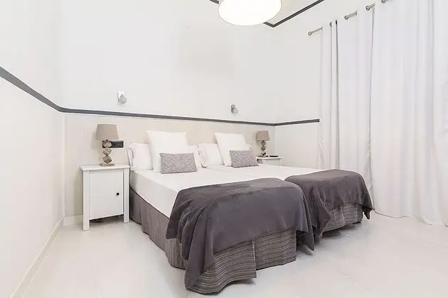 İki Ayrı Yataklı Oda, 1 Yatak Odası, Avlu