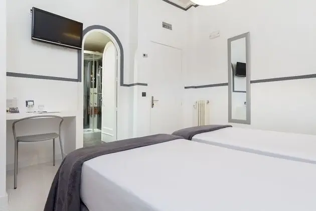 İki Ayrı Yataklı Oda, 1 Yatak Odası, Avlu