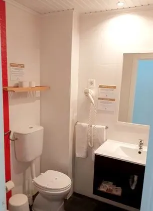 İki Ayrı Yataklı Oda, Havuz Manzaralı