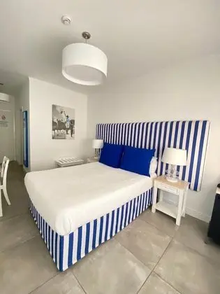 Tek Büyük Yataklı Oda, 1 Çift Kişilik Yatak, Havuz Manzaralı