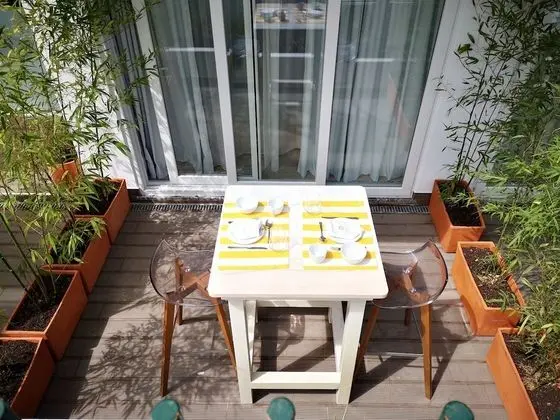 Tek Büyük Yataklı Oda, Veranda