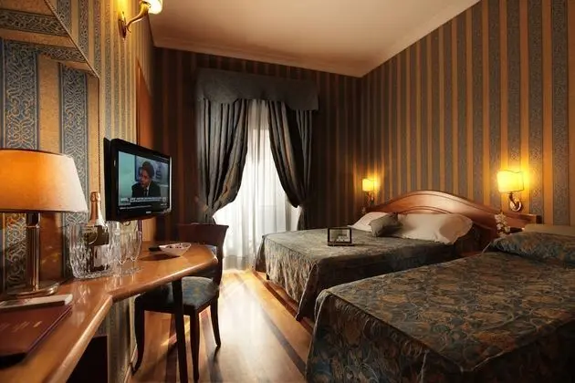 Üç Kişilik Oda, Şehir Manzaralı