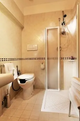 Üç Kişilik Oda, Şehir Manzaralı