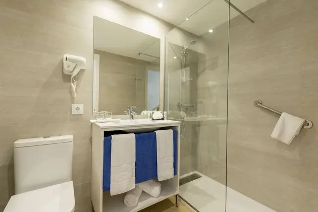 Tek Büyük Yataklı Oda, Balkon, Deniz Manzaralı (3 adults)