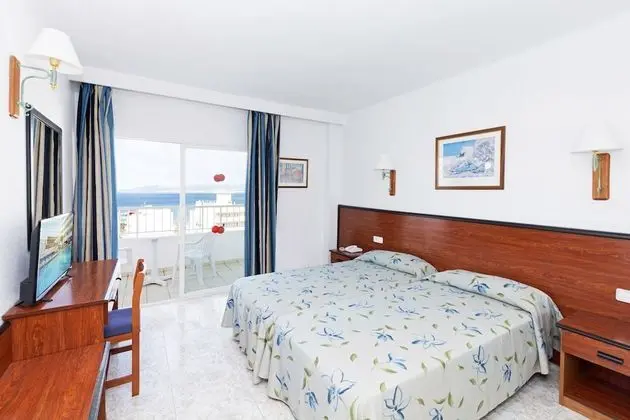 Tek Büyük Yataklı Oda, 3 Tek Kişilik Yatak, Balkon