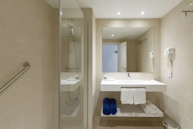 Tek Büyük Yataklı Oda, Balkon