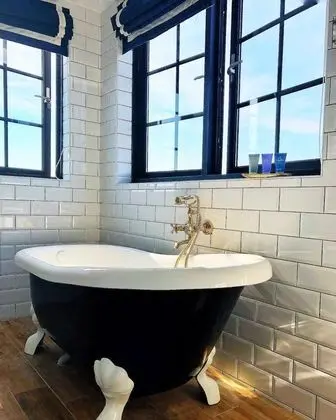 Luxury Tek Büyük Yataklı Oda, 1 En Büyük (King) Boy Yatak, Sıcak Su Havuzu, Denize Sıfır
